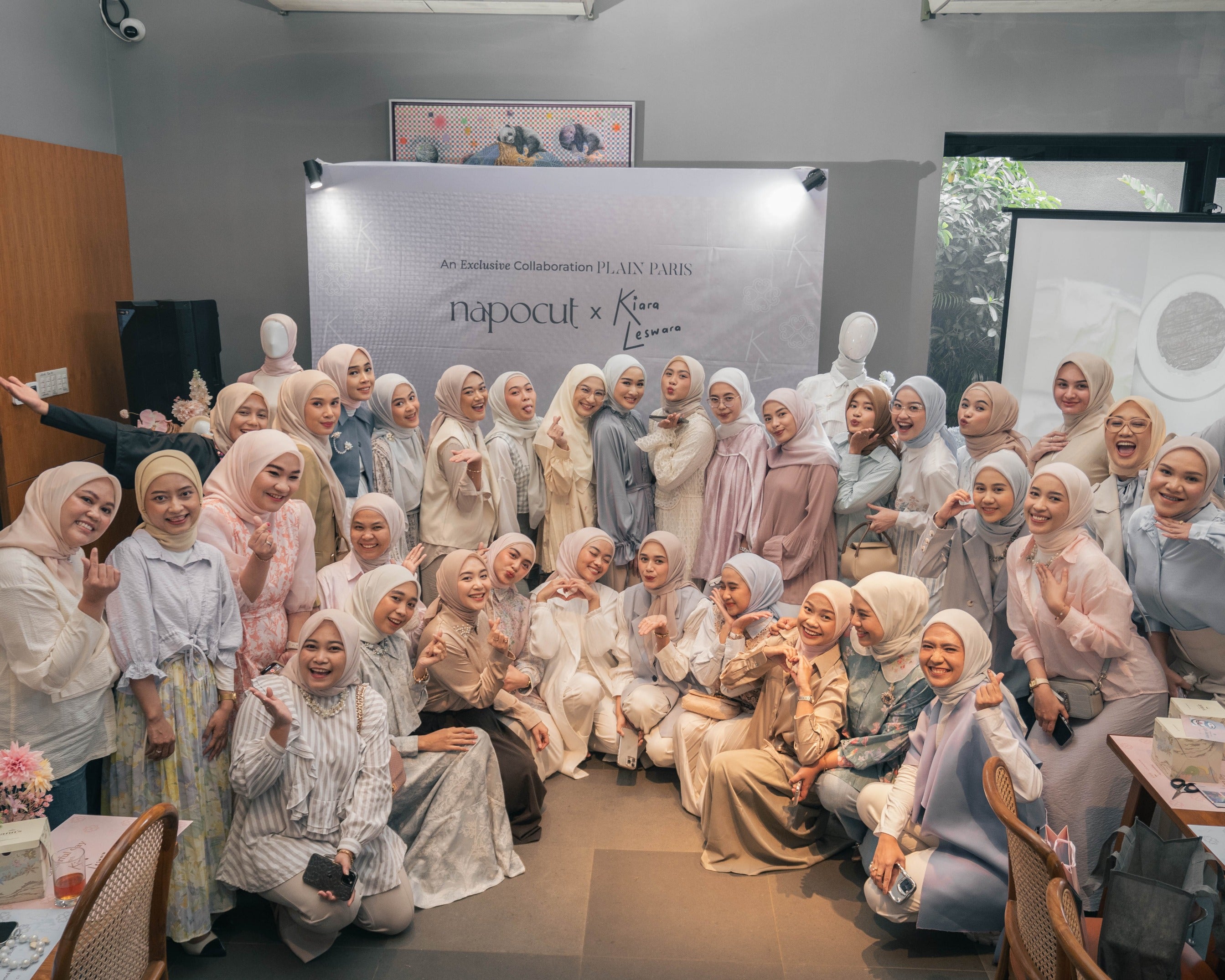 Peluncuran Koleksi Terbaru Plain Paris Napocut x Kiara Leswara 