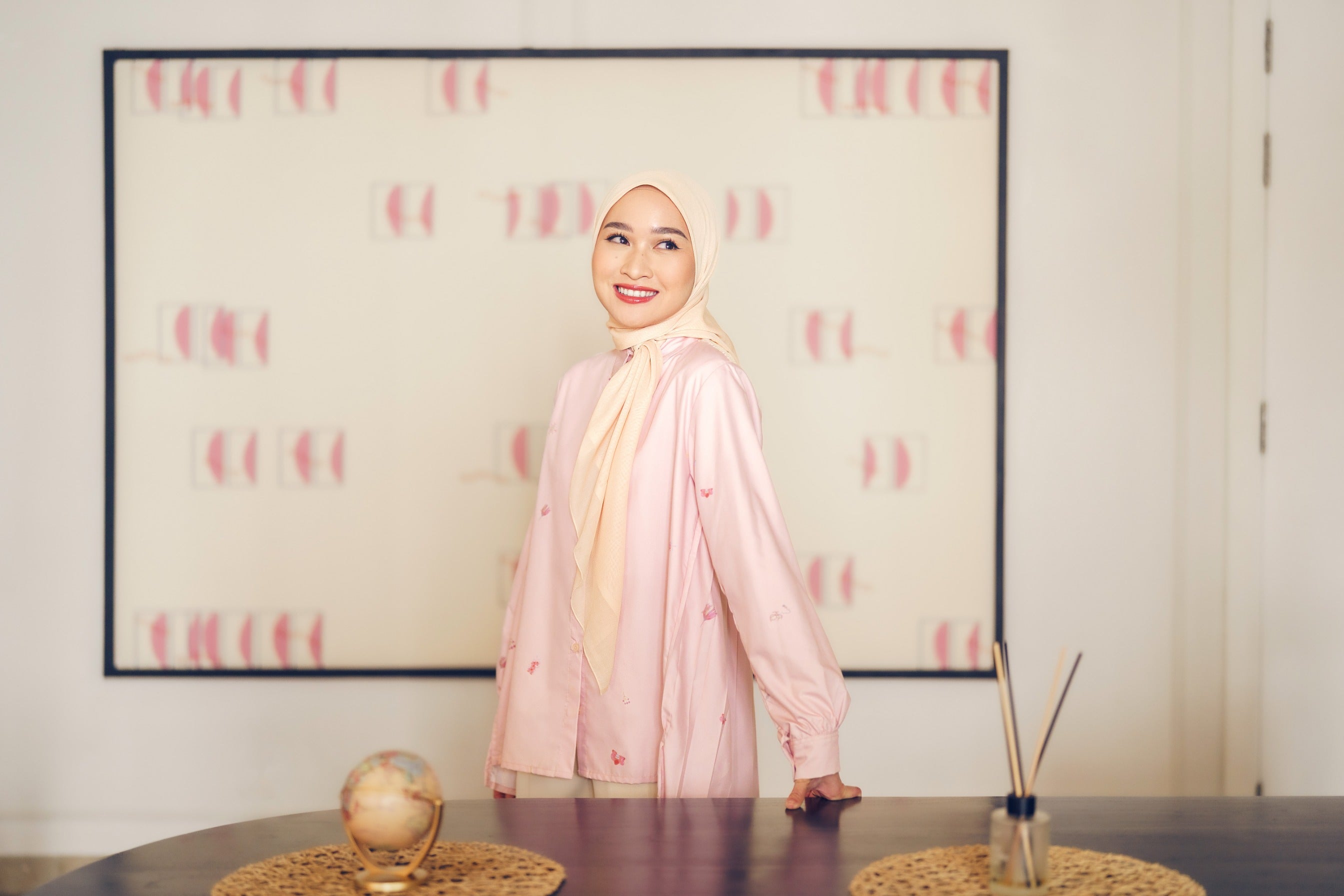 Napocut x Kiara Leswara Hadirkan 10 Warna Terbaru Hijab Plain Paris
