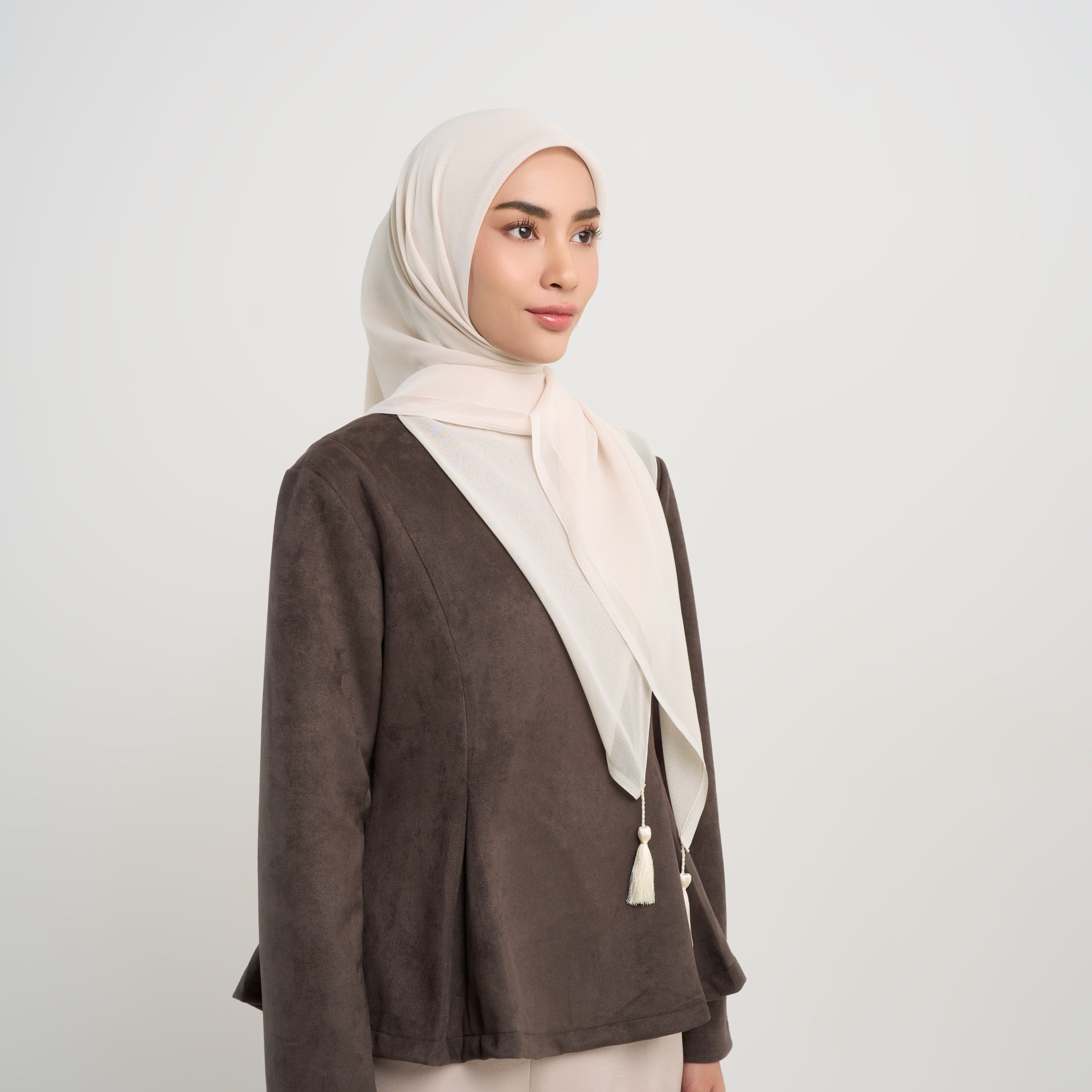 Siapa yang Kangen Hijab Paris Ronce? Yuk Pilih Sesuai Seasonal Color Kamu!