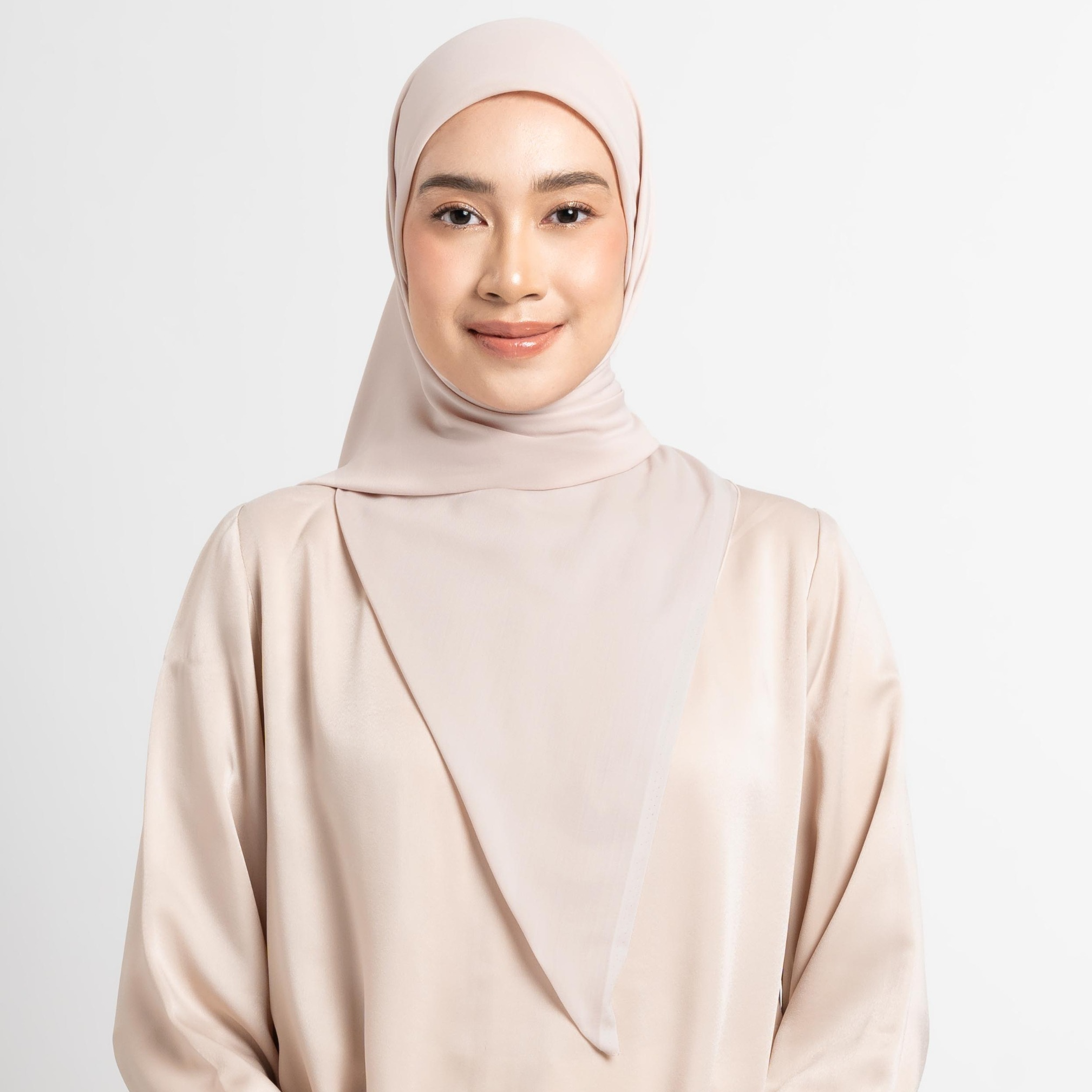 Cool Summer atau Cool Winter? Ini Tips Pilih Warna Hijab Sesuai Personal Color