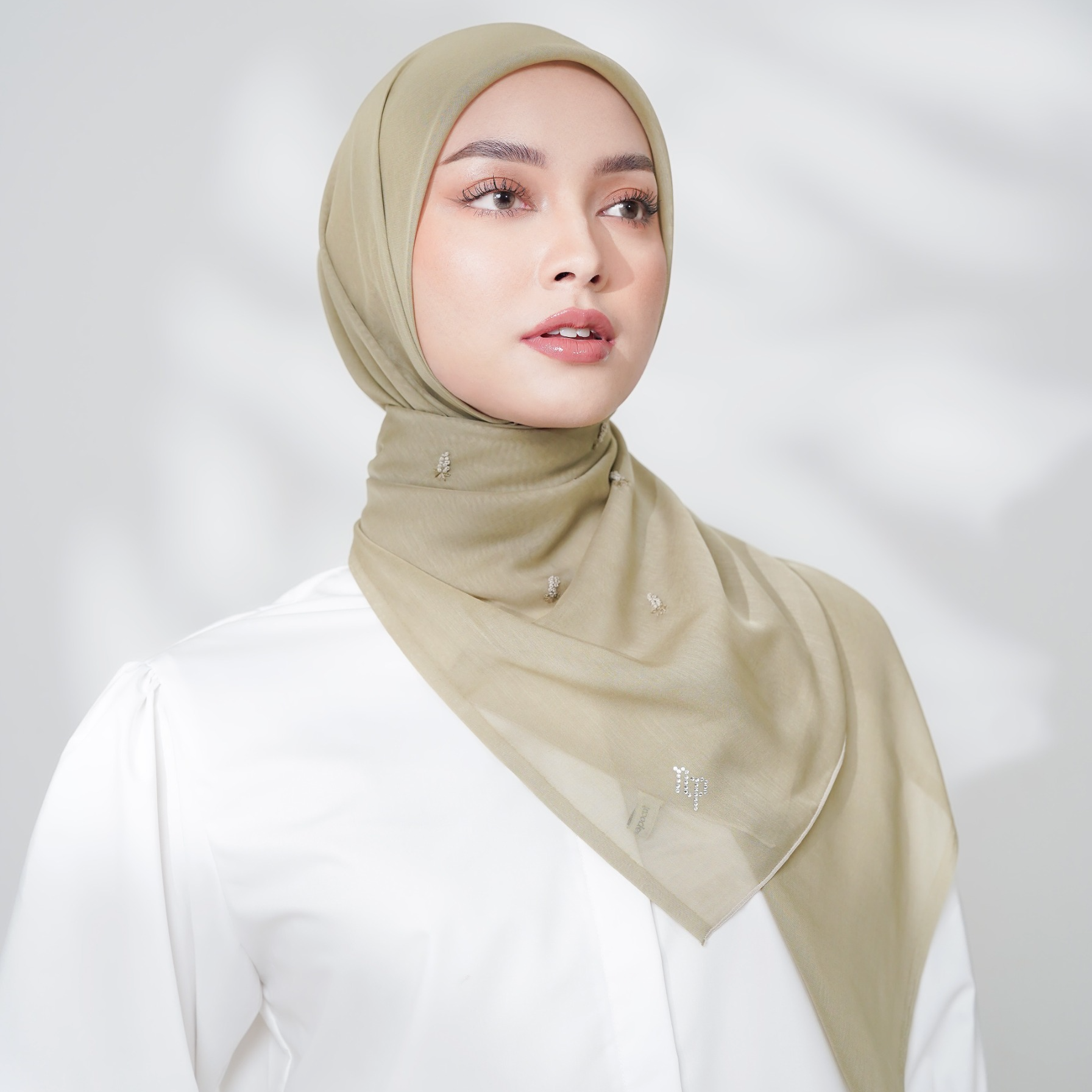 Jangan Keliru! Ini Cara Merawat Hijab Sulam dan Embroidery agar Tetap Awet