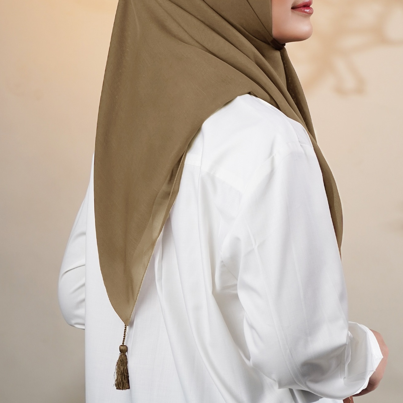 Ingin Wajah Terlihat Cerah? Yuk Pilih Warna Hijab Sesuai Seasonal Color Kamu!