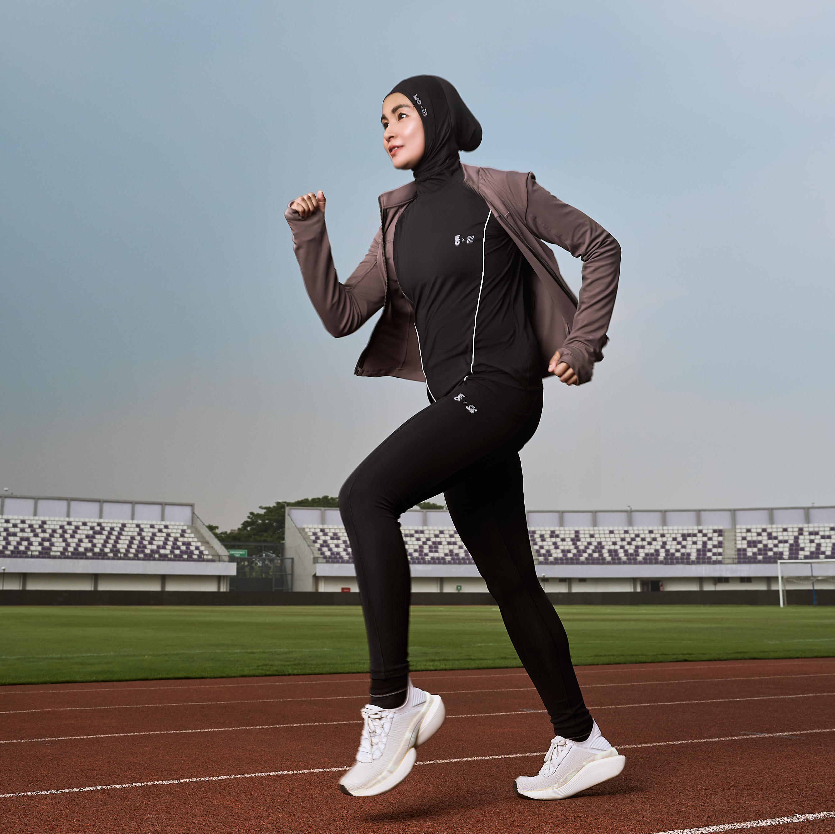 EasyOn x Soraya Larasati: Koleksi Activewear Wanita Terbaru dari napocut 