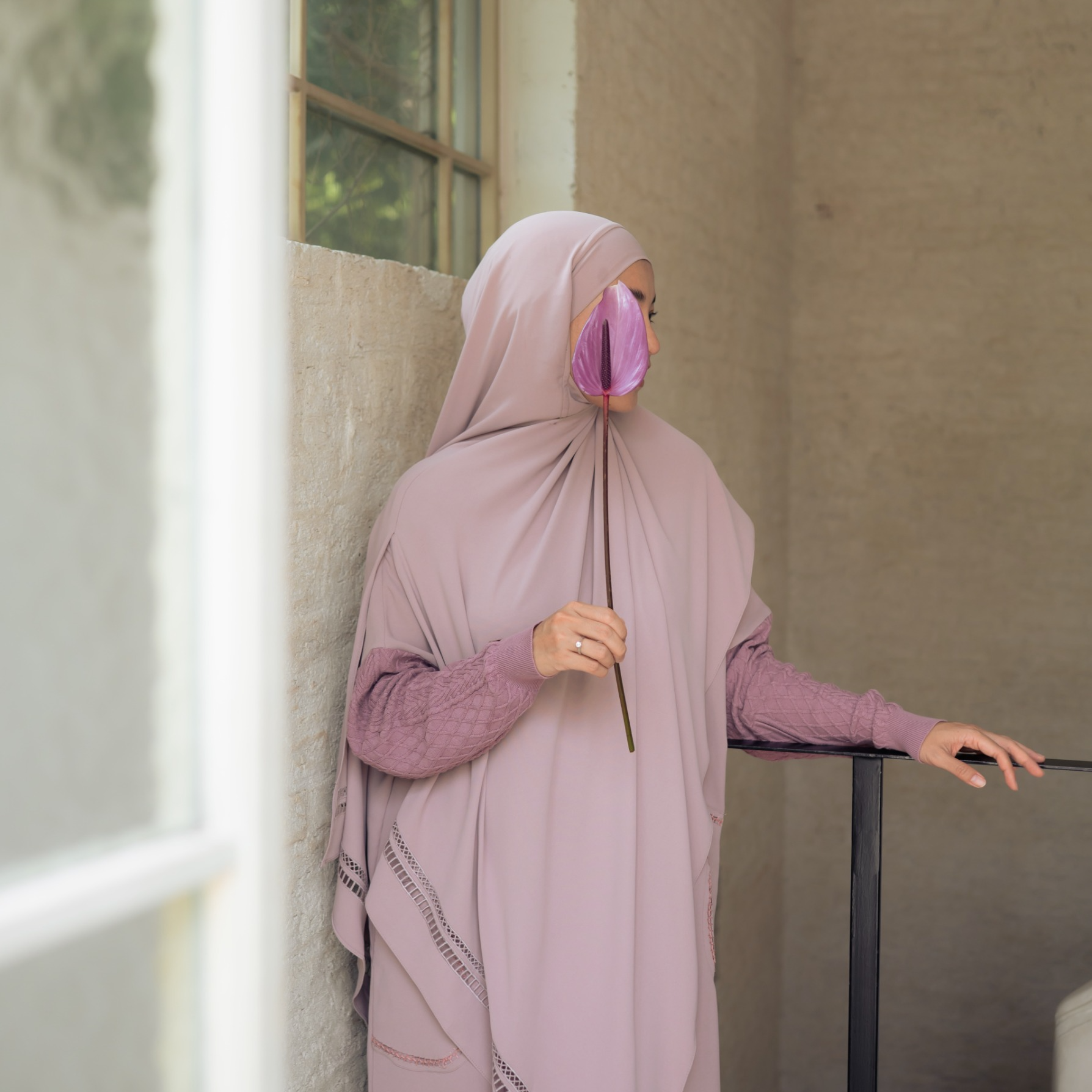 Wajah Bulat Bikin Gak Pede Pakai Khimar?  Coba 5 Tips Ini!