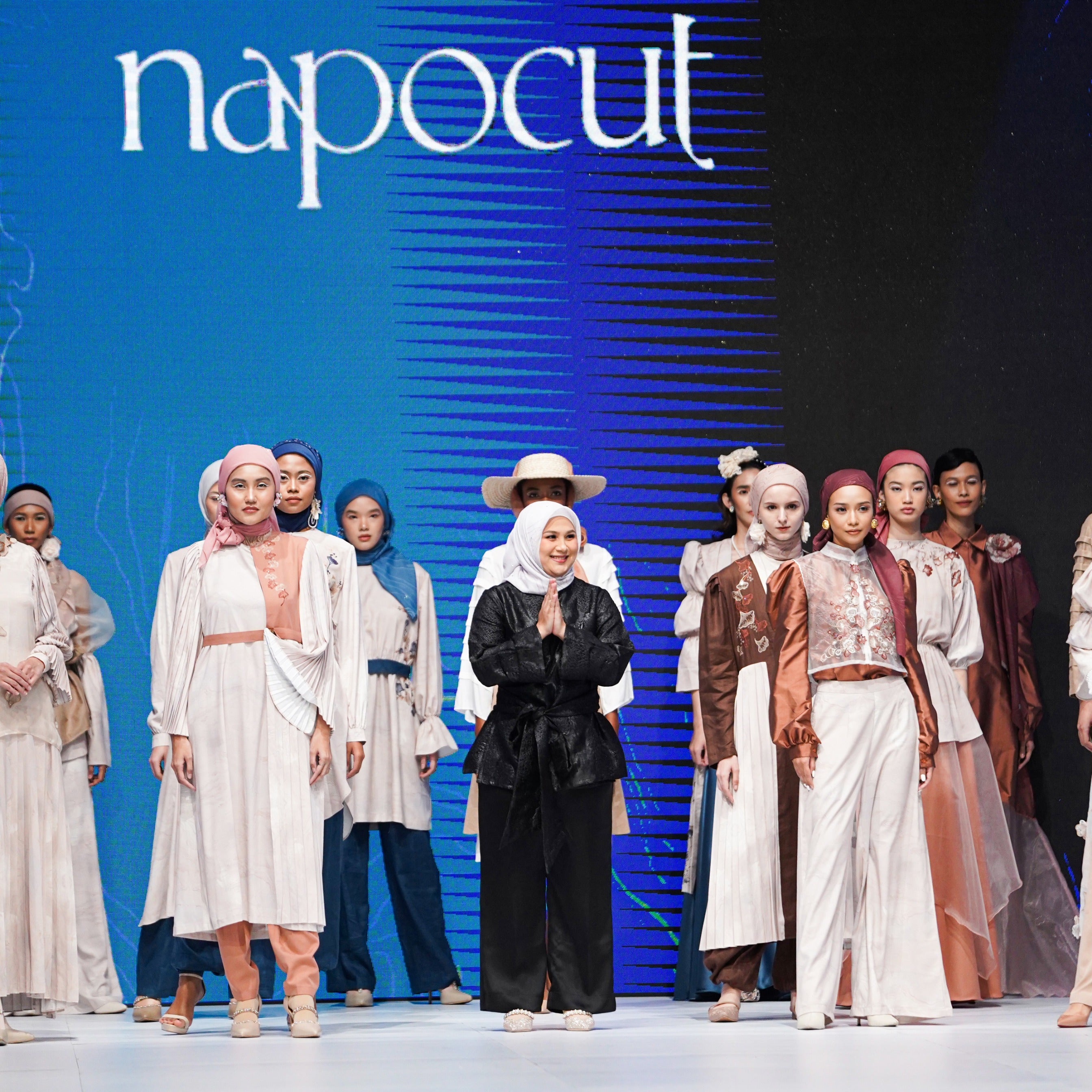 20 Tahun Melangkah Bersama napocut, Sebagai Pelopor Hijab Paris