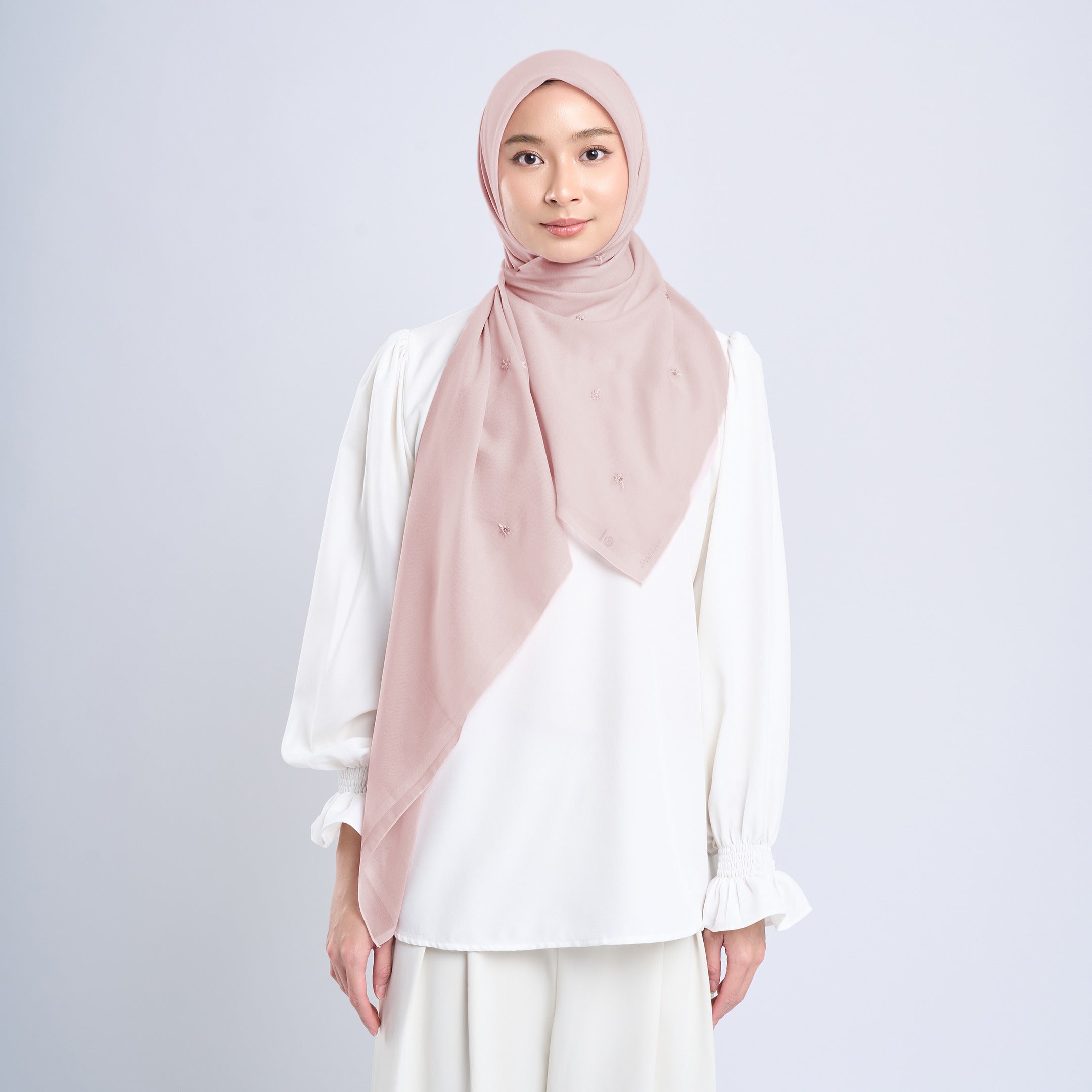 Cuma 1 Menit! Tips Styling Hijab Segiempat Paris Jepang Premium Menutup Dada