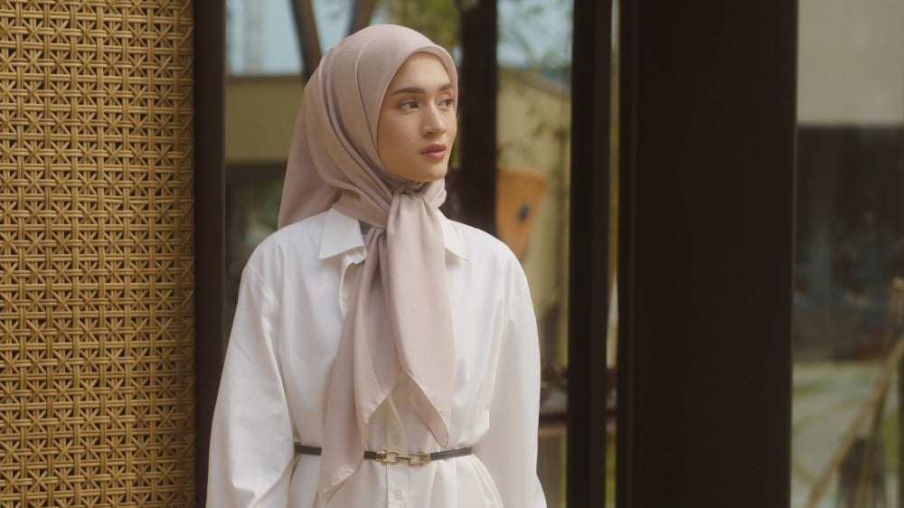 Motif Cantik Khas Aceh Hiasi Koleksi Hijab Segi Empat Terbaru naPocut