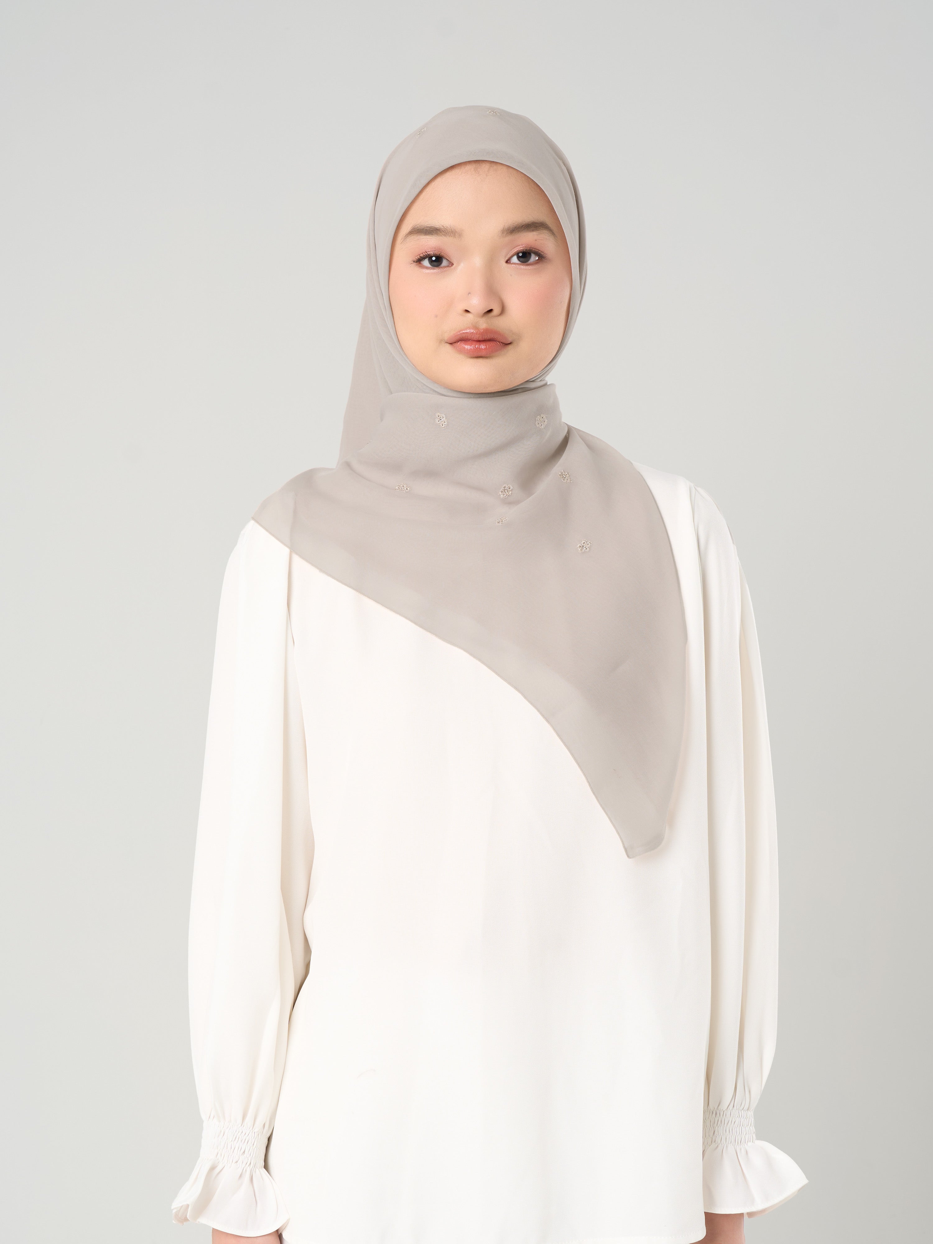 Melati Embroidery - Hijab Segiempat Bordir Bunga Swarovski