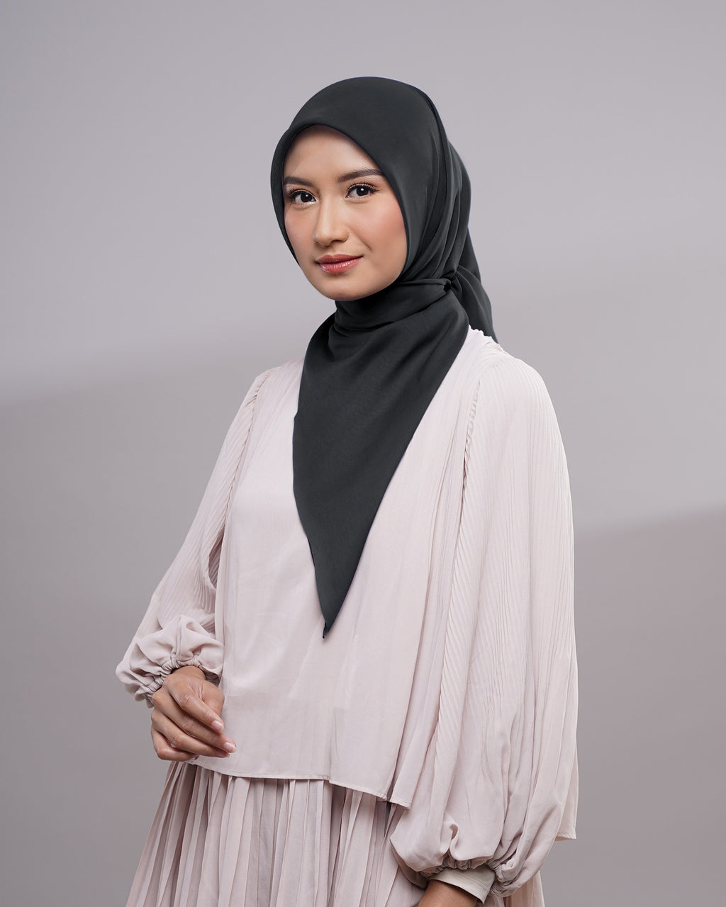 Plain Paris - Hijab Segiempat Paris Jepang Premium Seri Hitam dan Putih