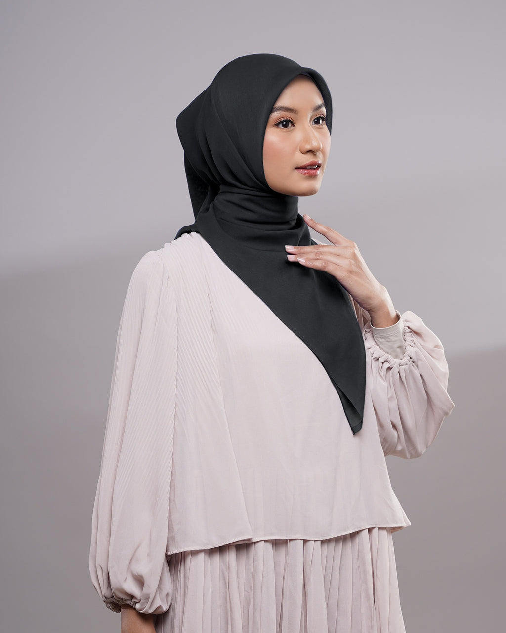 Plain Paris - Hijab Segiempat Paris Jepang Premium Seri Hitam dan Putih