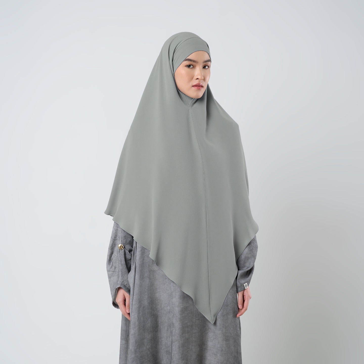 PEBBLE GRAY