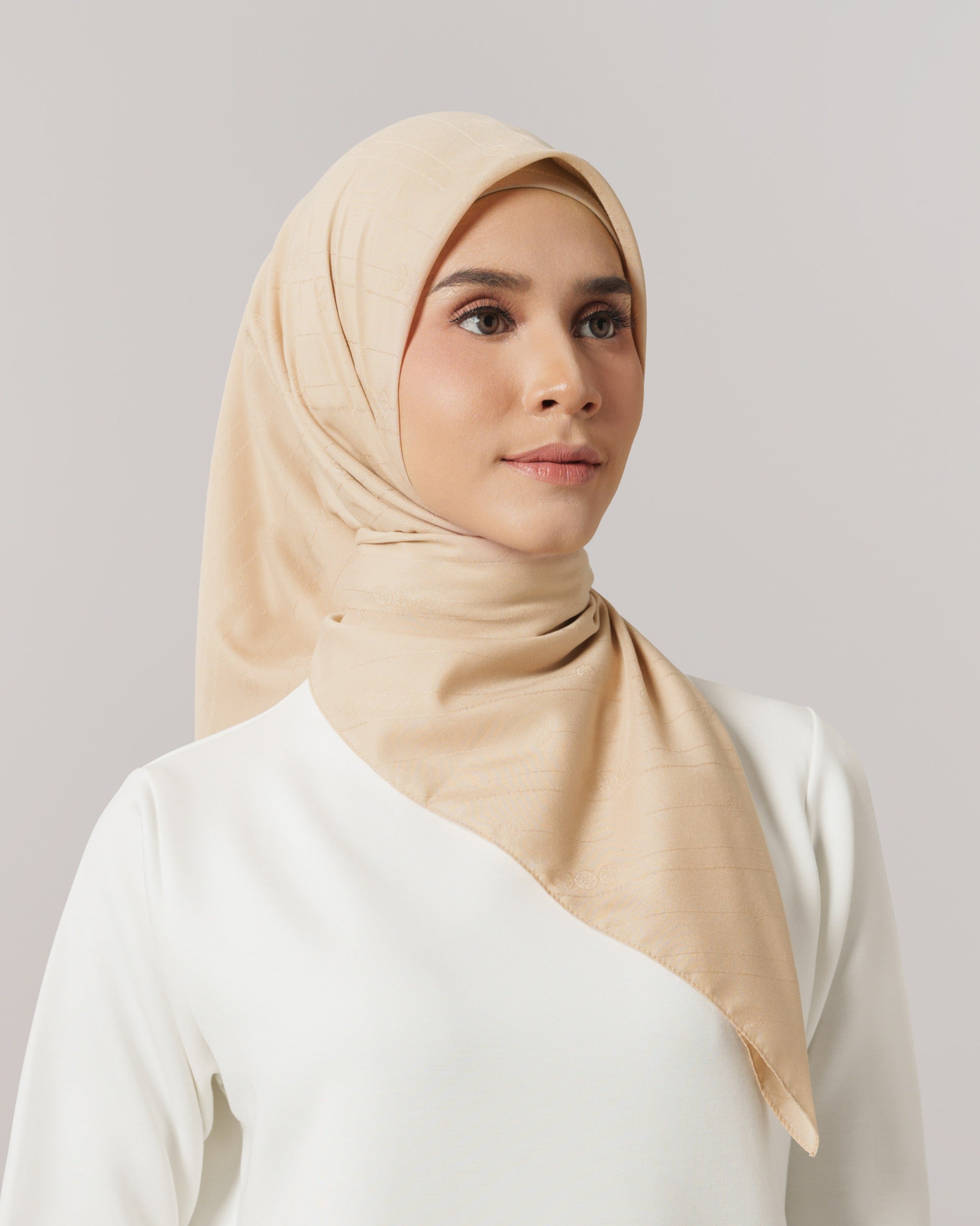 Jacquard Polos - Hijab Voal Segiempat Polos Premium