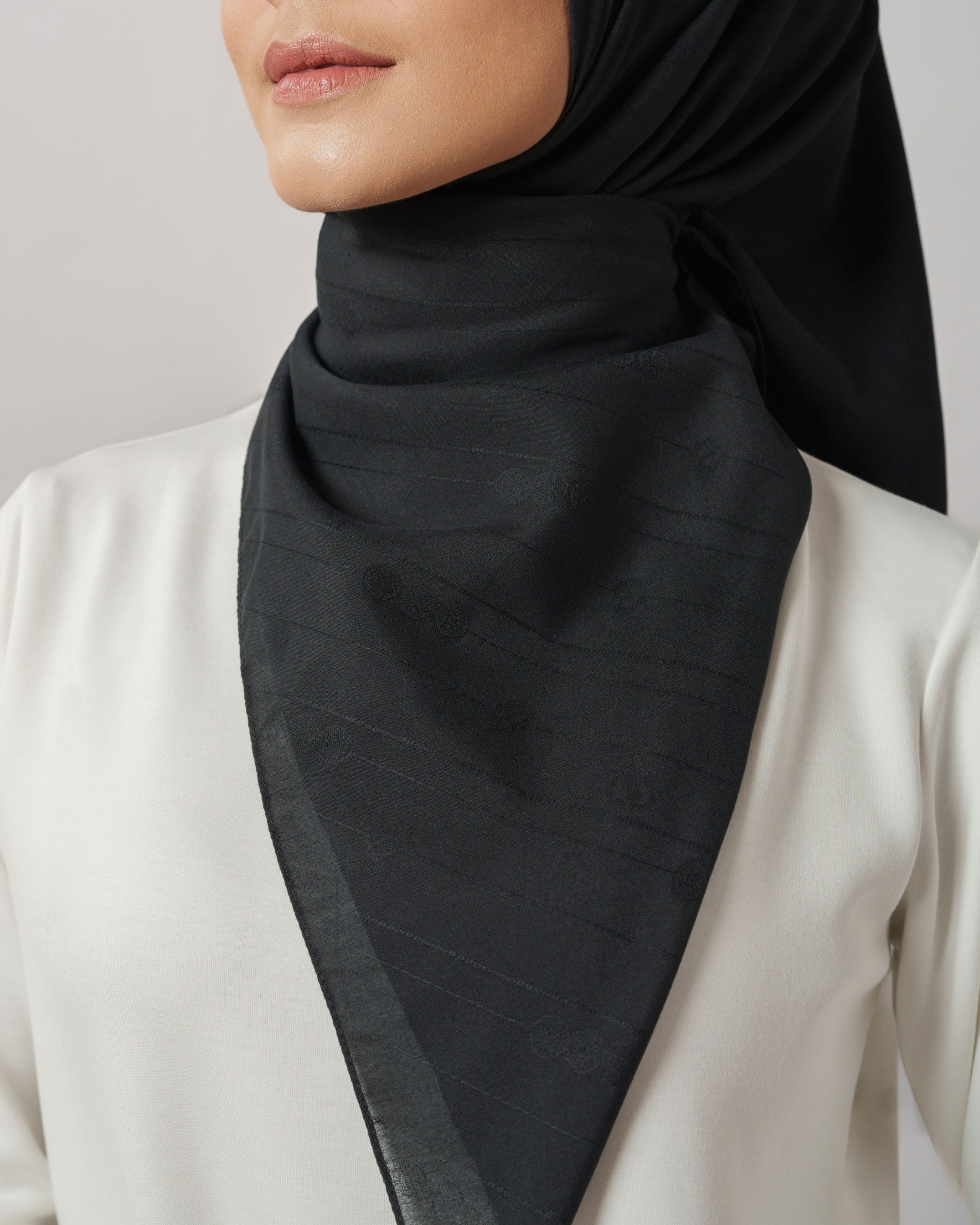 Plain Jacquard - Hijab Voal Segiempat Polos Premium