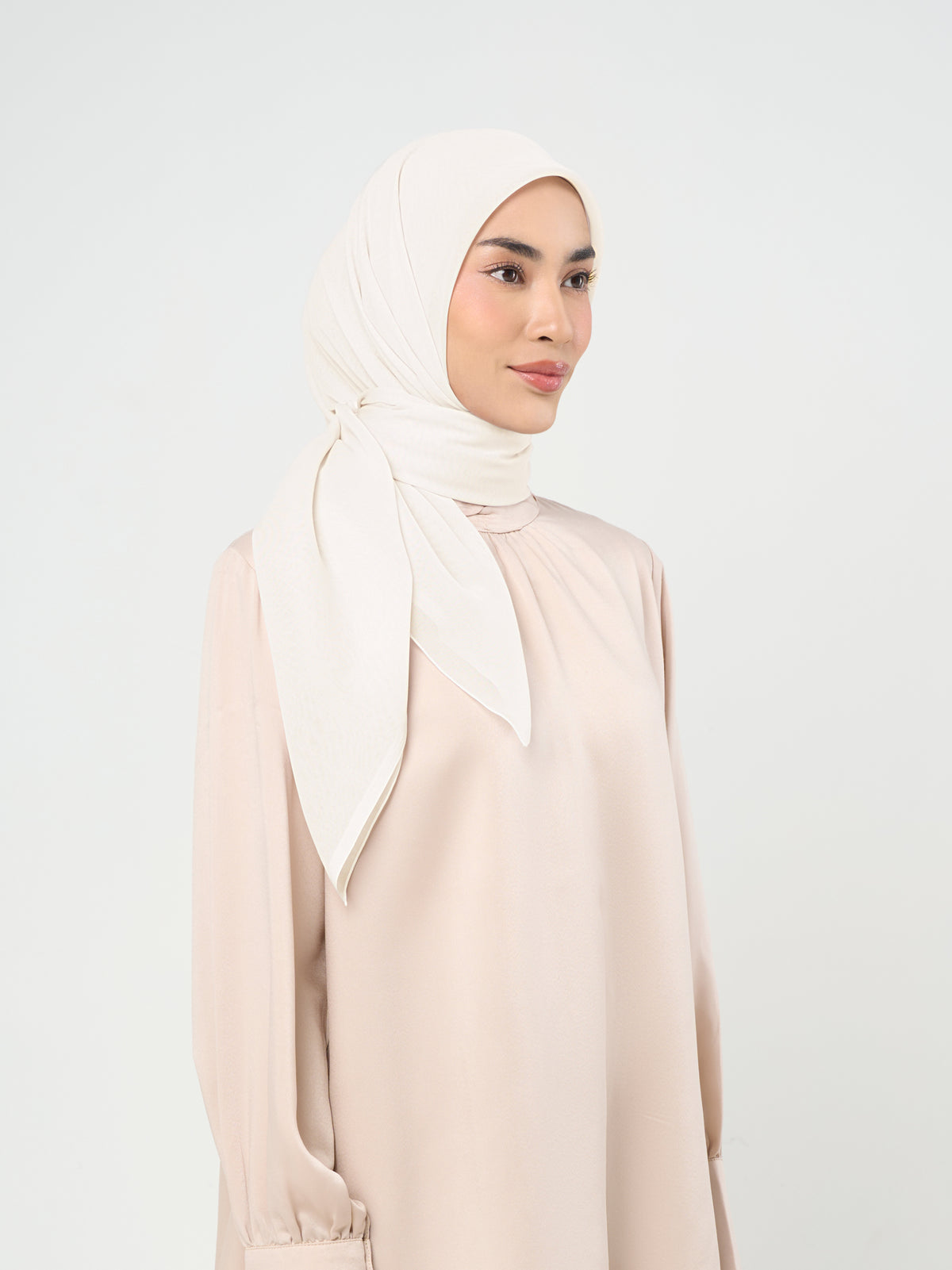 Plain Paris - Hijab Segiempat Paris Jepang Premium Seri Hitam dan Putih