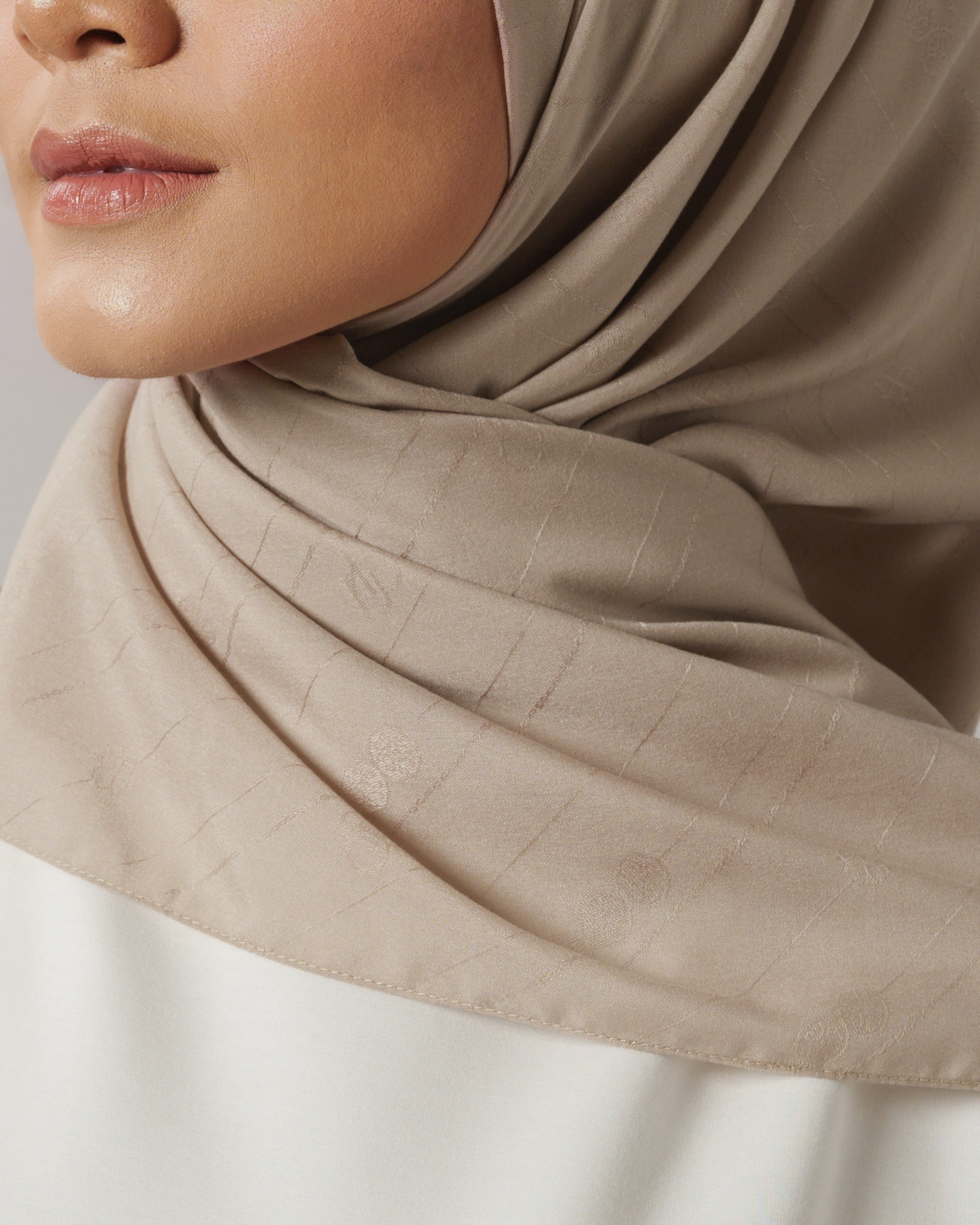 Plain Jacquard - Hijab Voal Segiempat Polos Premium