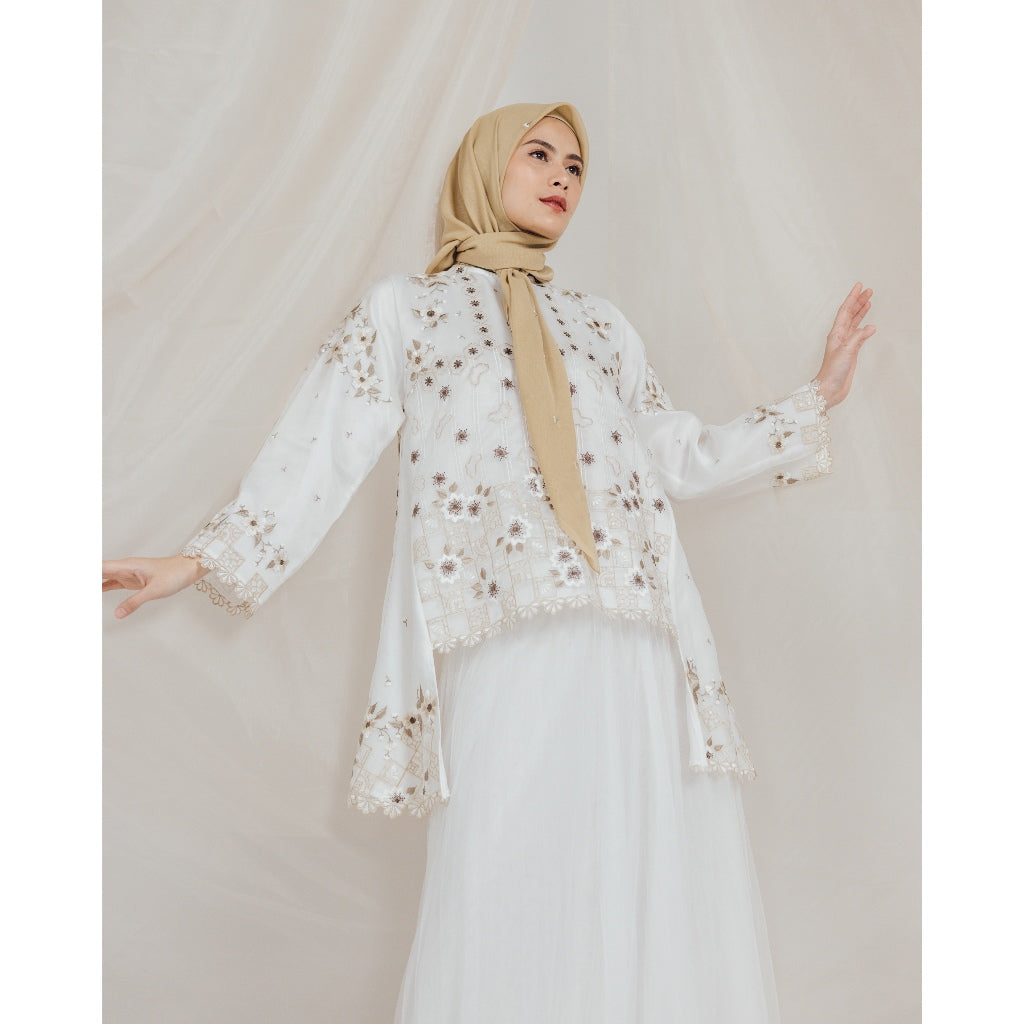 Kazumi Top - Blouse Motif Bunga Sakura Premium
