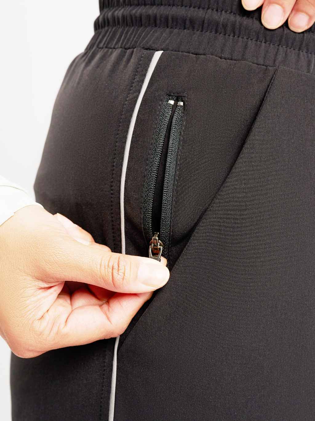 EasyOn x Soraya Larasati - Soraya Training Pants - Celana Olahraga Wanita