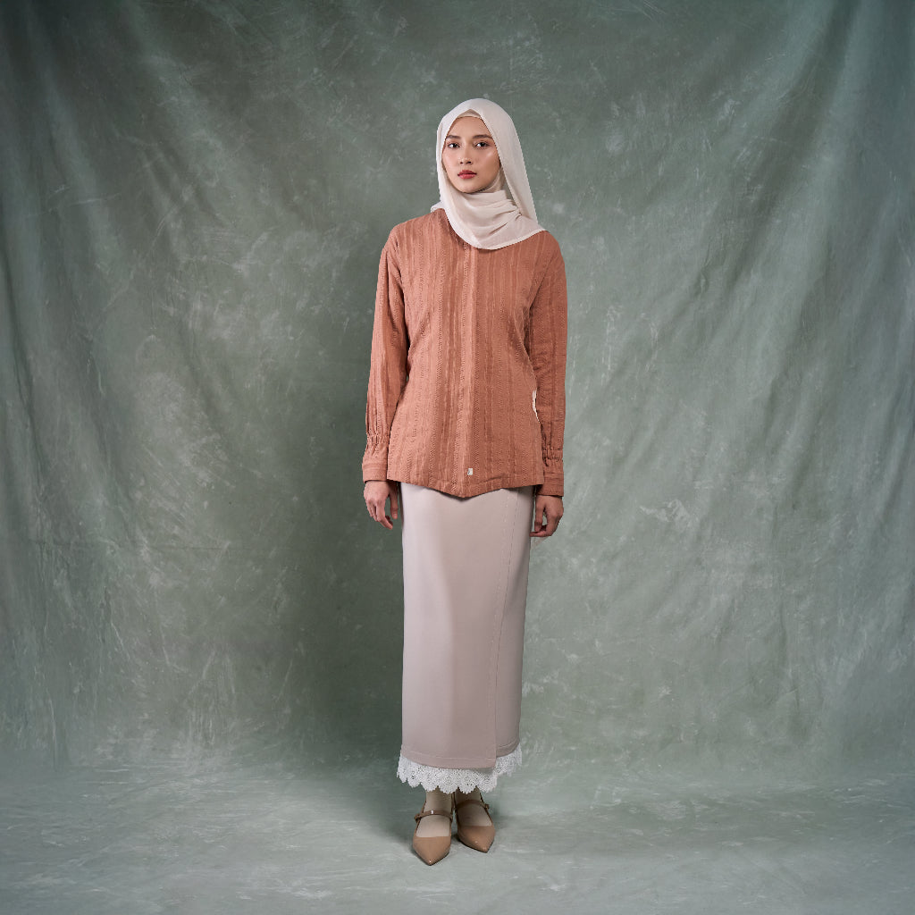 Hanan Top - Kemeja Bordir Bunga
