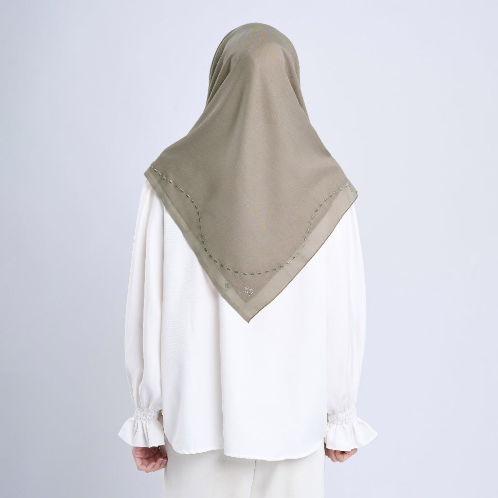Haniya Embroidery - Hijab Segiempat Bordir Jejak Langkah