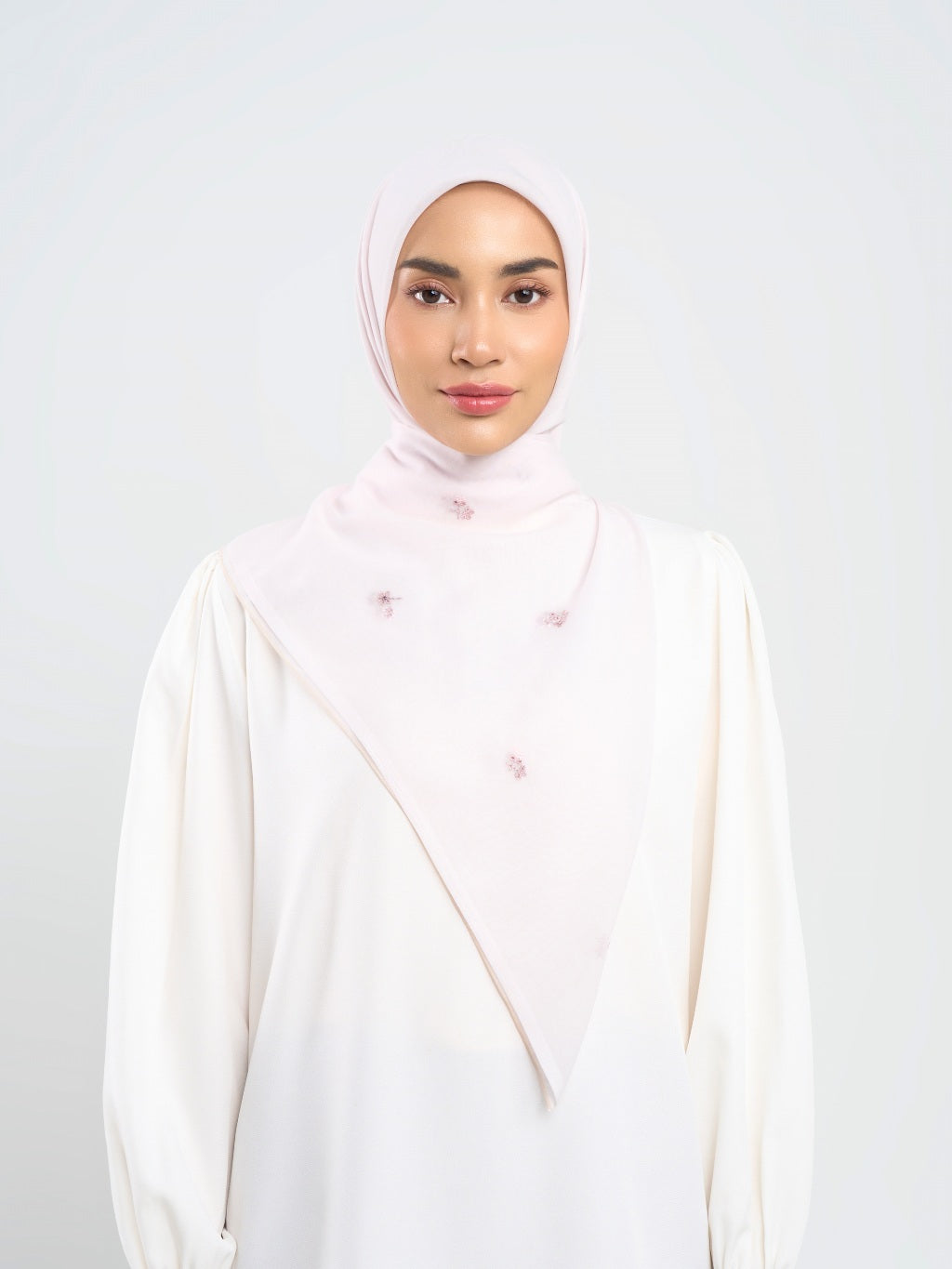 Mahra Embroidery - Hijab Segiempat Bordir Bunga Kristal
