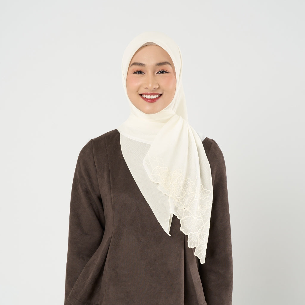 Liyana Embroidery - Hijab Segiempat Bordir Bunga Crystal