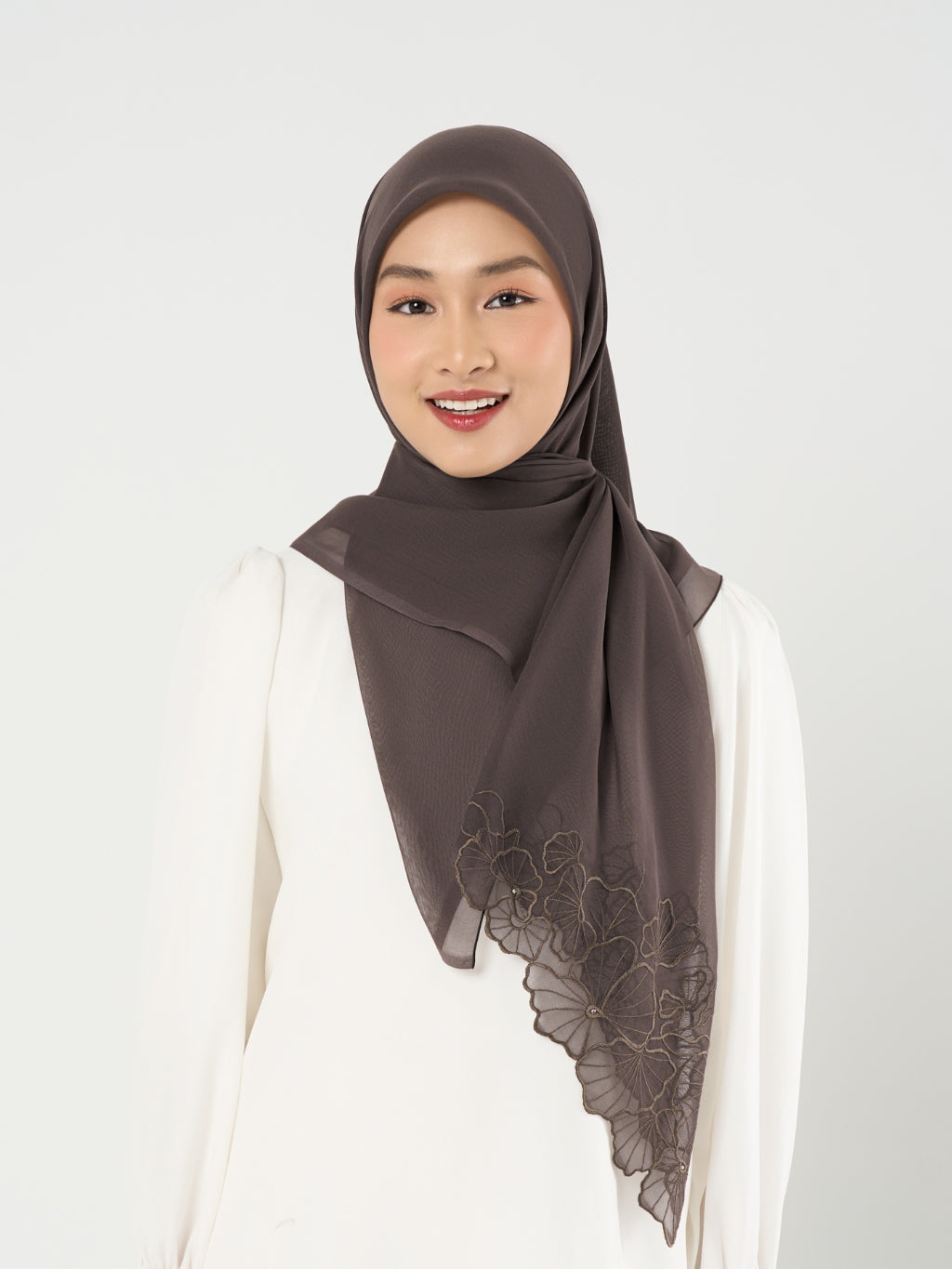 Liyana Embroidery - Hijab Segiempat Bordir Bunga Crystal
