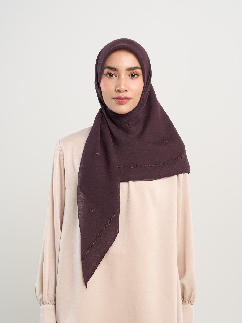 Runi Embroidery - Hijab Segi Empat Bordir Bunga Kristal