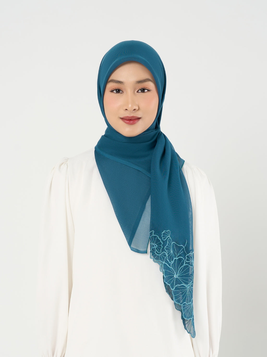 Napocut Hijab - Liyana Embroidery - Hijab Segiempat Paris Jepang Bordir Bunga Kristal Premium