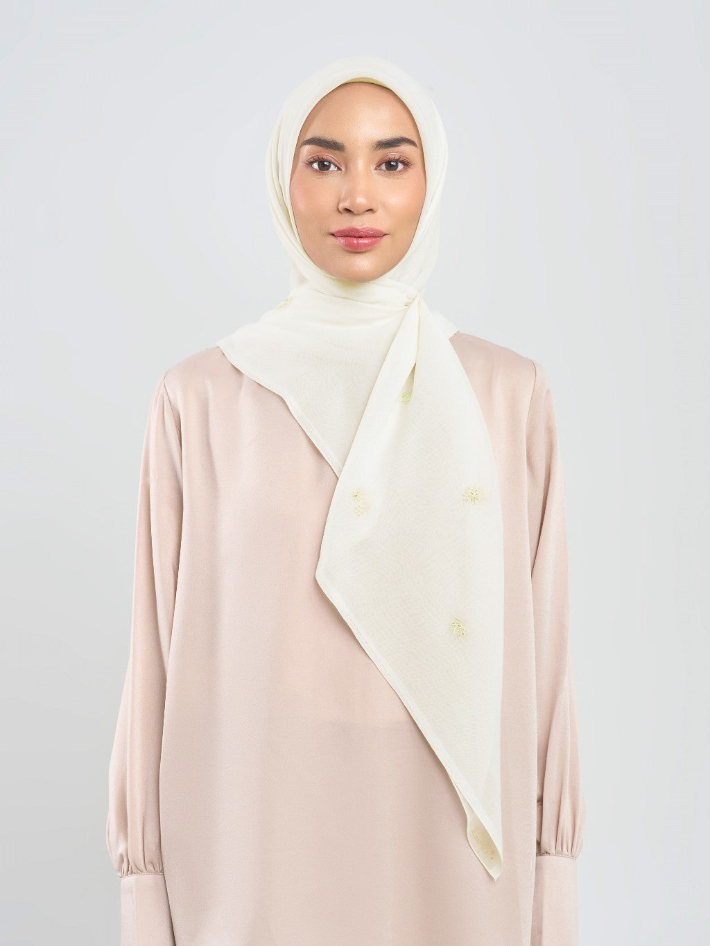 Mahra Embroidery - Hijab Segiempat Bordir Bunga Kristal