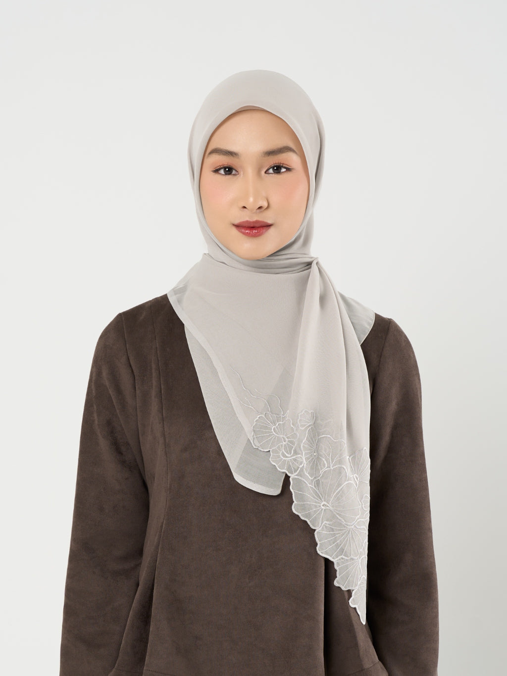 Napocut Hijab - Liyana Embroidery - Hijab Segiempat Paris Jepang Bordir Bunga Kristal Premium