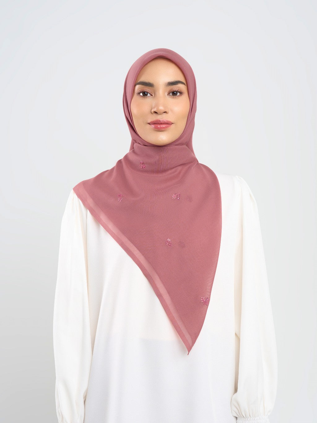 Mahra Embroidery - Hijab Segiempat Bordir Bunga Kristal