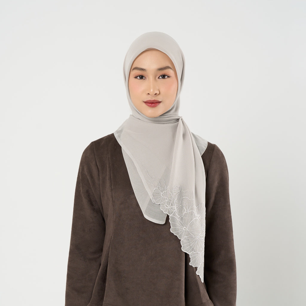 Napocut Hijab - Liyana Embroidery - Hijab Segiempat Paris Jepang Bordir Bunga Kristal Premium