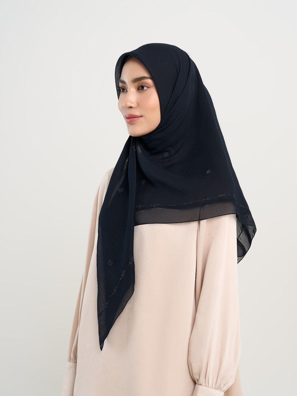 Runi Embroidery - Hijab Segi Empat Bordir Bunga Kristal