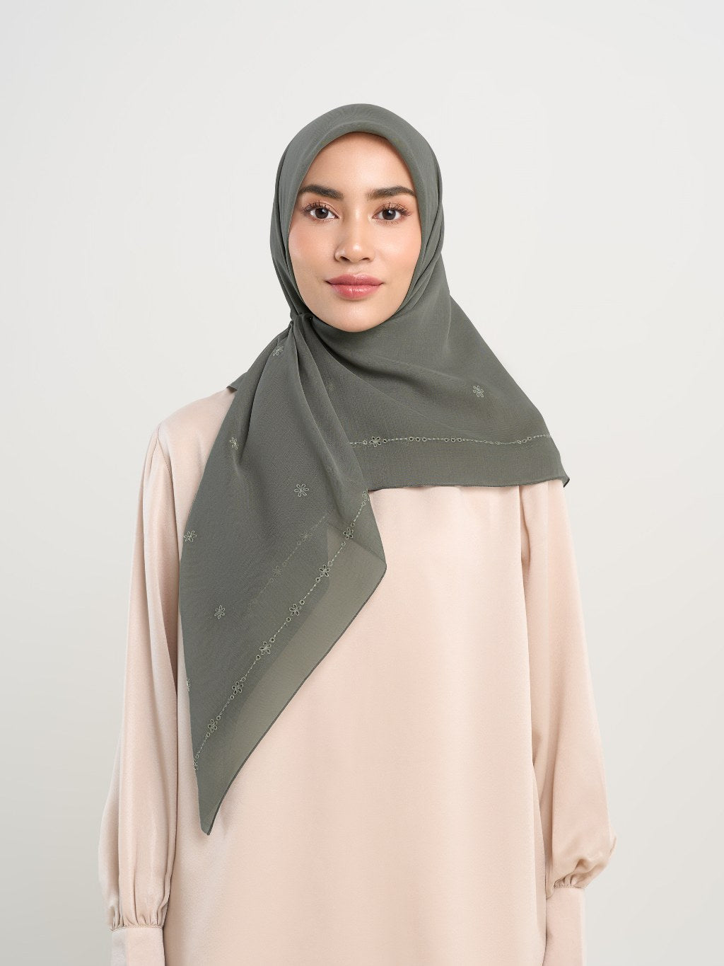 Runi Embroidery - Hijab Segi Empat Bordir Bunga Kristal