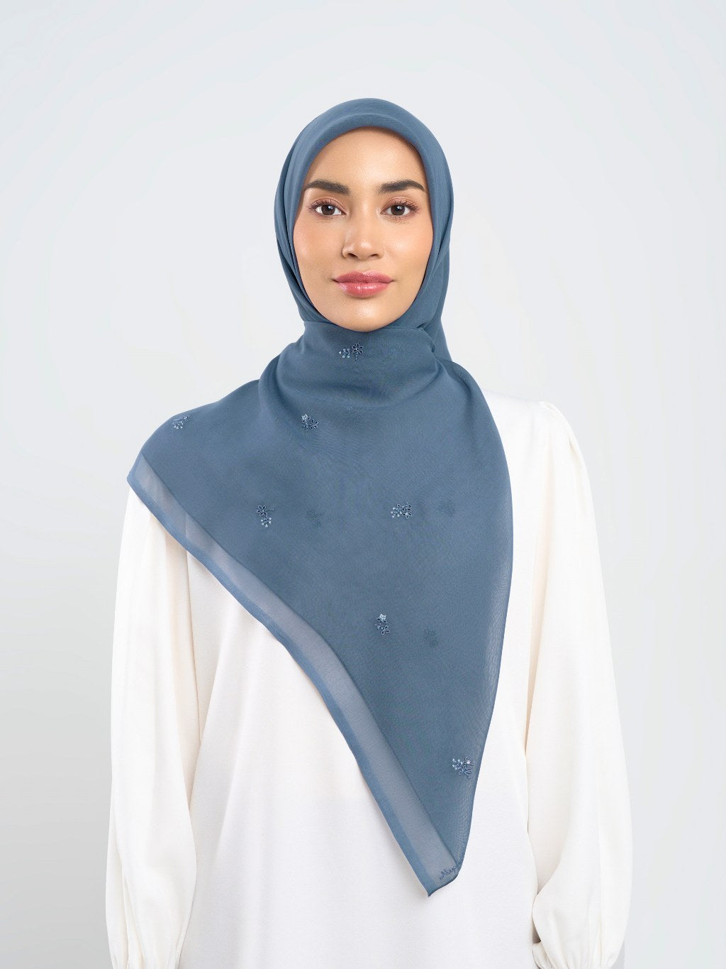 Mahra Embroidery - Hijab Segiempat Bordir Bunga Kristal