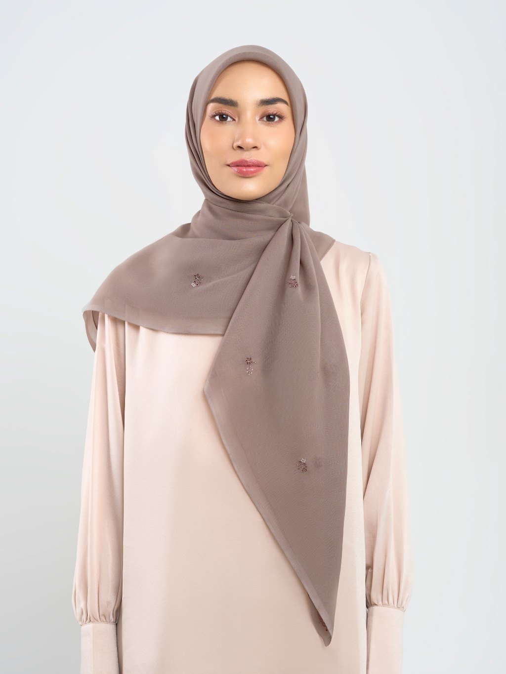 Mahra Embroidery - Hijab Segiempat Bordir Bunga Kristal