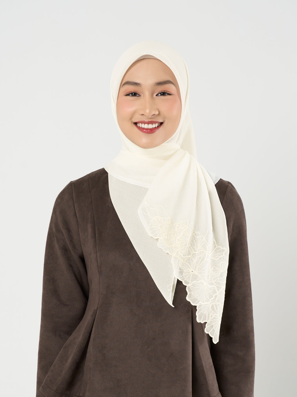 Napocut Hijab - Liyana Embroidery - Hijab Segiempat Paris Jepang Bordir Bunga Kristal Premium